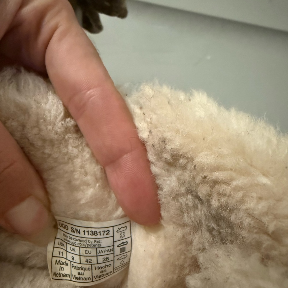 UGG Cream Sheepskin Footwear - Picture 8 of 8